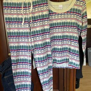 Hanna Andersson Festive Tree & house Stripe Pajama Set in White, Green, Red